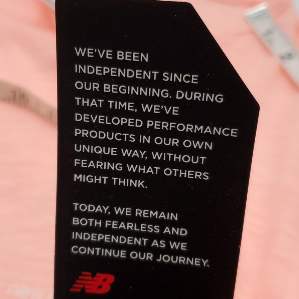 New Balance Crop Ringer Tee - Picture 9 of 10